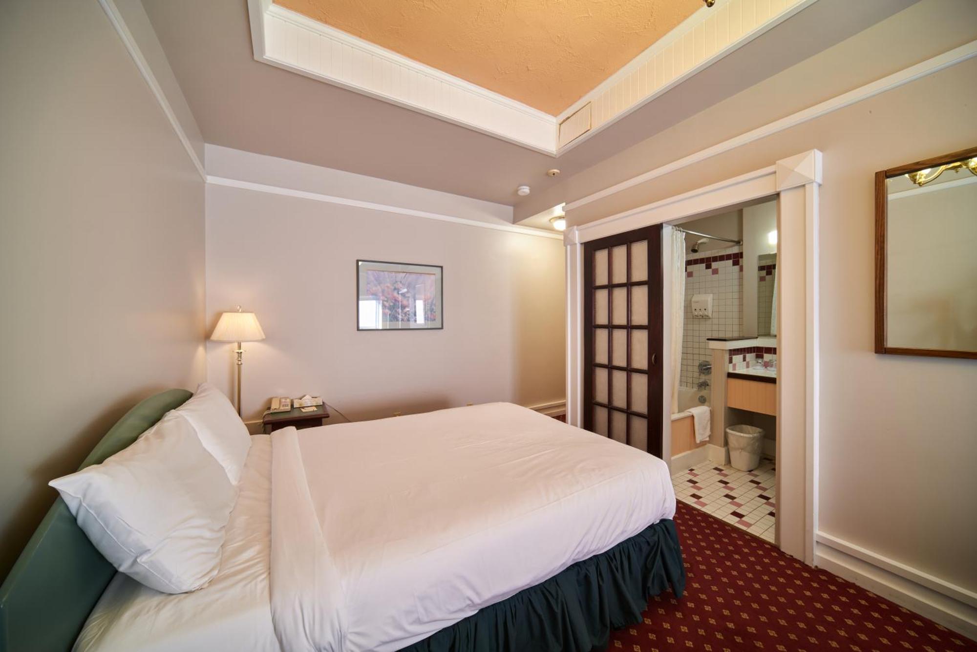 The Bedford Regency Hotel Victoria Bagian luar foto